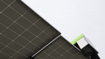 光伏发电效率飙升20% 九游ninegame环境光伏清洁机器人震撼上市